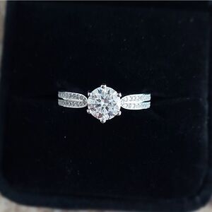 1 Carat Round Moissanite 925 Silver Ring